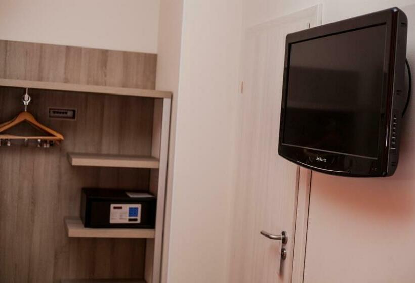 标准单人间, Optima Rivne