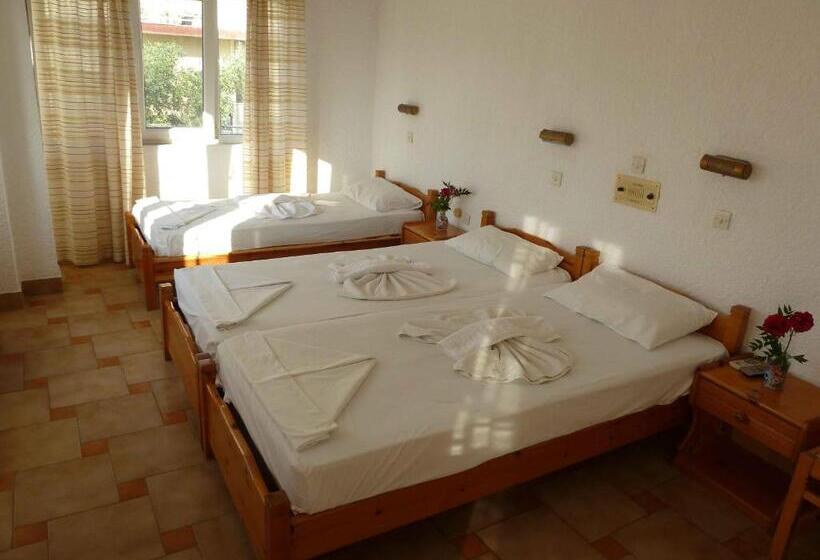 חדר סטנדרט לשלושה, Paris Beach