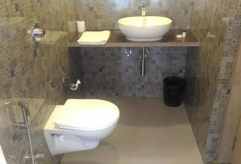 اتاق اجرایی, Turtle Beach Resort  Morjim