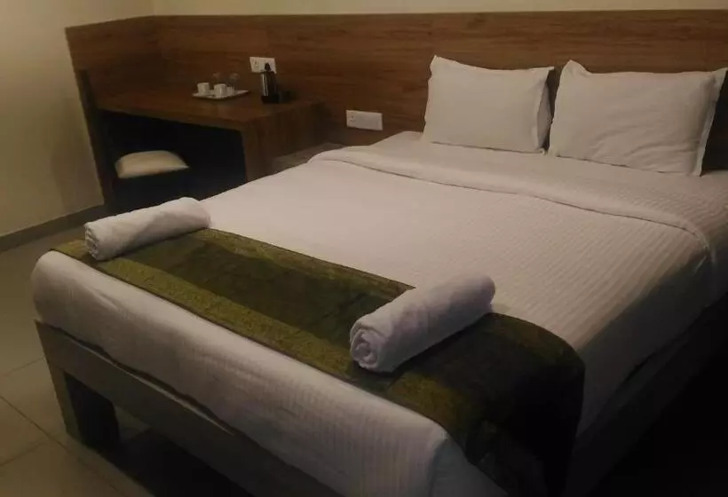 اتاق اجرایی, Turtle Beach Resort  Morjim