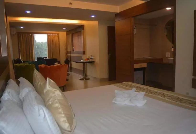 سوییت اجرایی, Turtle Beach Resort  Morjim
