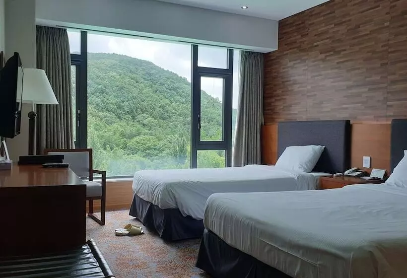 Deluxe Room Mountain View, The K Hotel Gyeongju