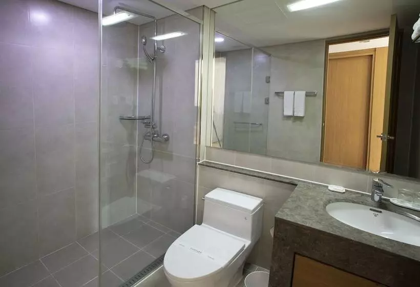 Deluxe Kolmen Hengen Huone, The K Hotel Gyeongju