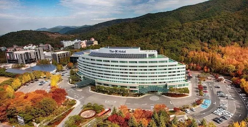 Deluxe Kolmen Hengen Huone, The K Hotel Gyeongju