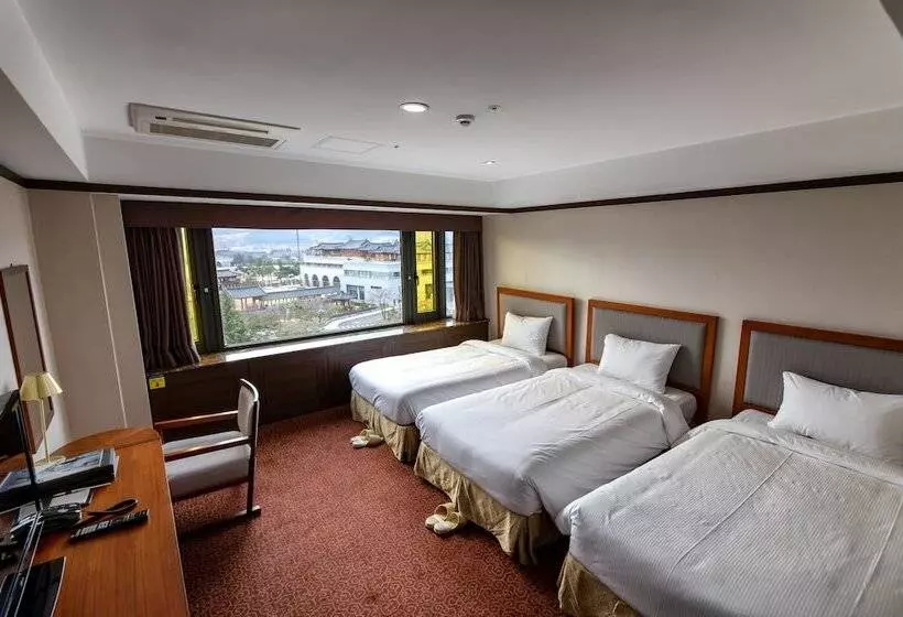 Deluxe Kolmen Hengen Huone, The K Hotel Gyeongju