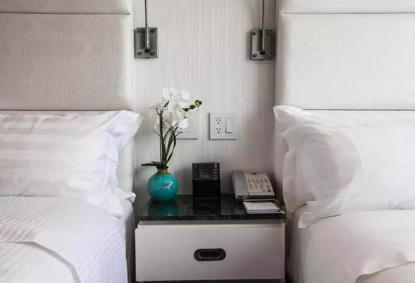 Deluxe Neljän Hengen Huone, Wyndham Garden Brooklyn Sunset Park