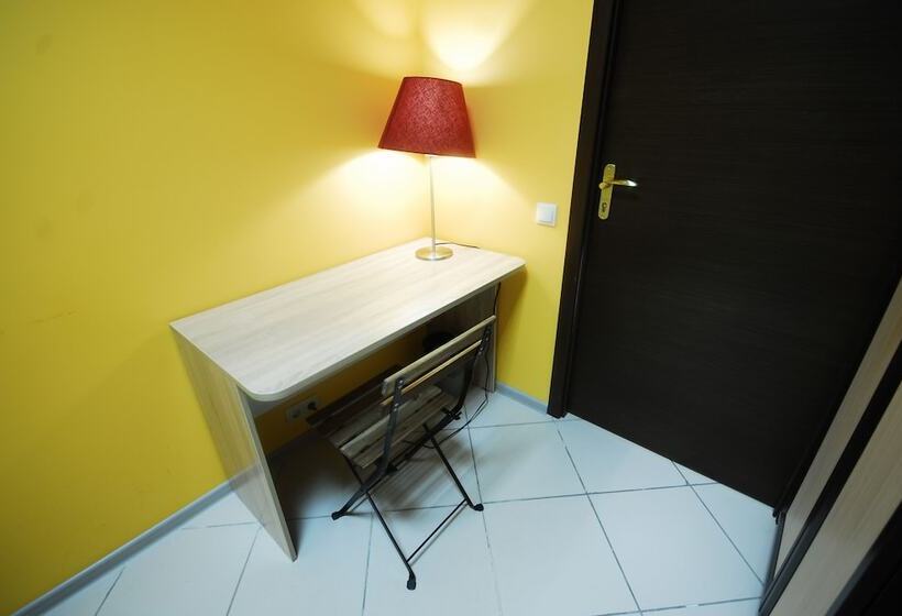 エコノミールーム, Landmark City Hotel   Hostel