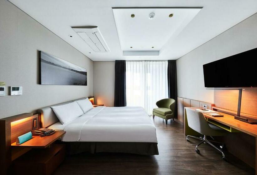 Deluxe Studio, Felix By Stx Hotel & Suite