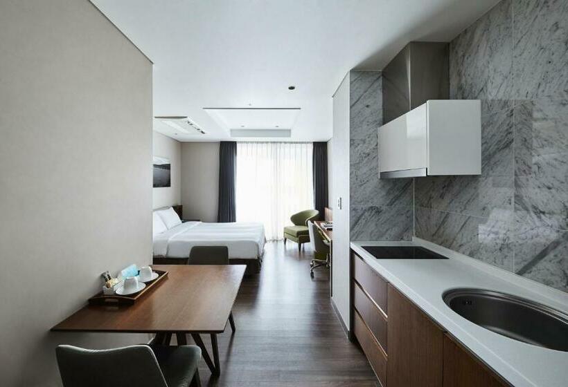 Deluxe Studio, Felix By Stx Hotel & Suite