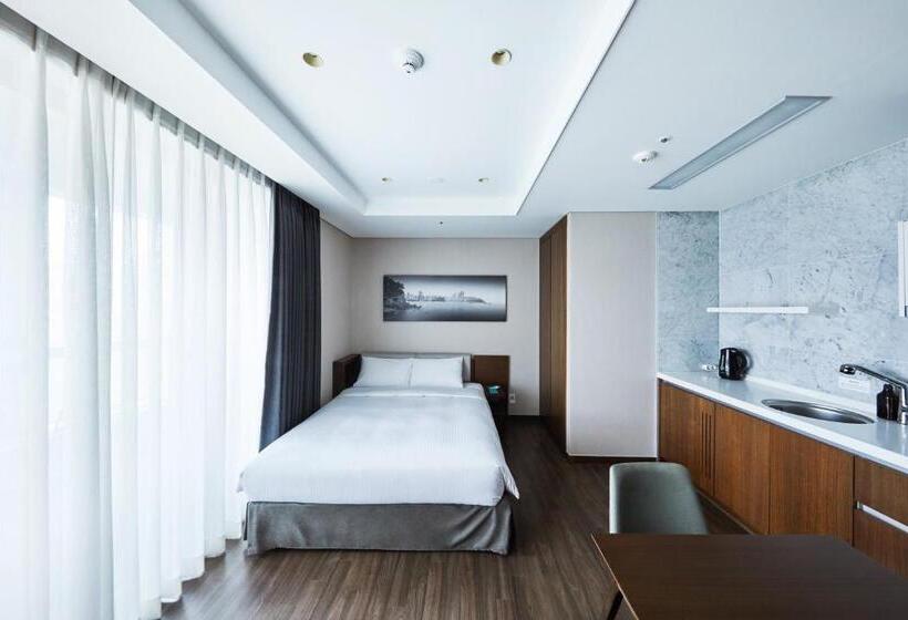 Deluxe Studio, Felix By Stx Hotel & Suite