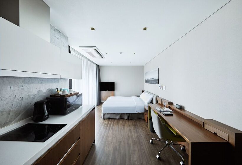 Deluxe Studio, Felix By Stx Hotel & Suite