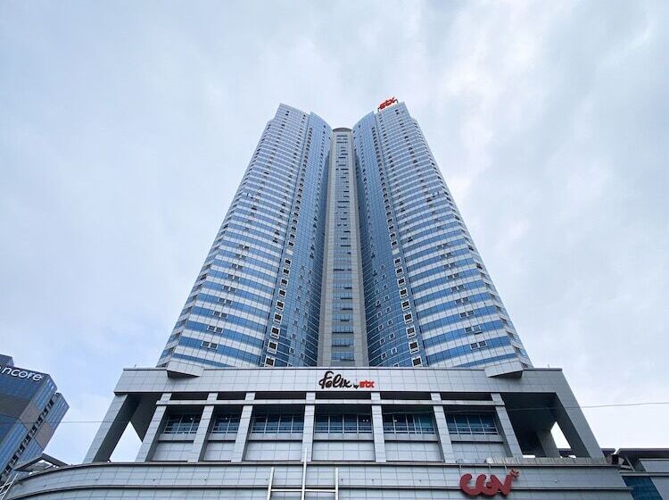 Deluxe Studio, Felix By Stx Hotel & Suite