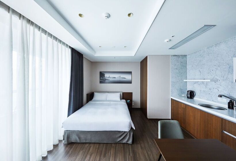 Deluxe Studio, Felix By Stx Hotel & Suite