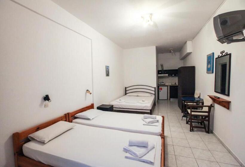 带1个卧室带泳池的公寓, Skentos