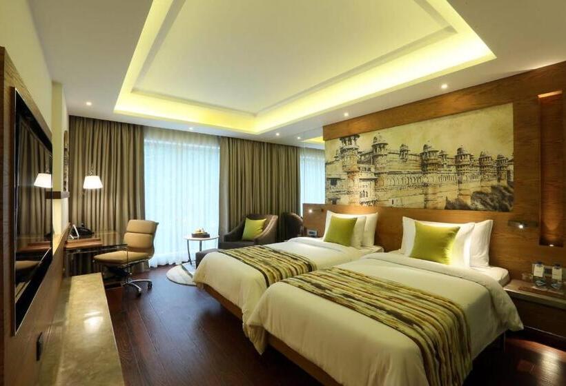 جناح عائلي, Prithvi Raj Near Delhi Airport