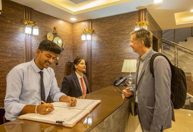 جناح عائلي, Prithvi Raj Near Delhi Airport