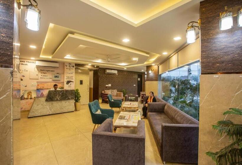 جناح عائلي, Prithvi Raj Near Delhi Airport