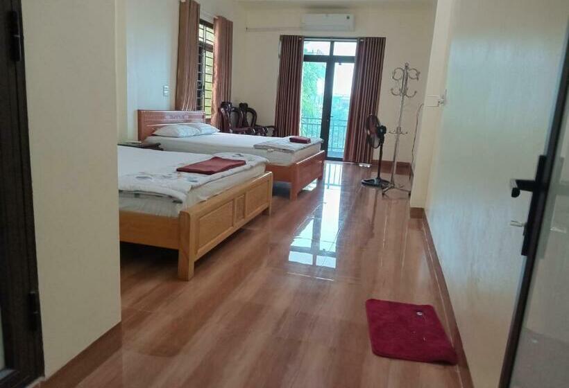 اتاق خانوادگی, Train Station Backpackers Hostel