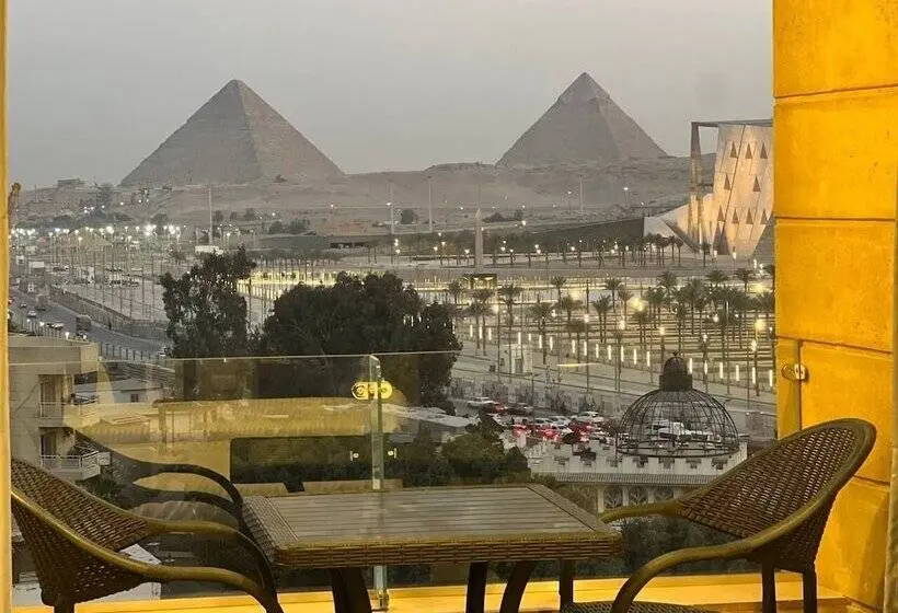 اتاق خانوادگی, Asia Grand Museum & Pyramids View