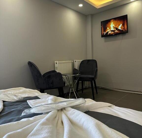 חדר דלוקס, Torch Suit