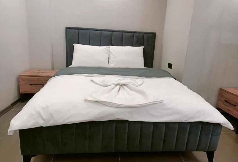 חדר משפחתי, Torch Suit