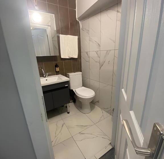 חדר בסיסי, Torch Suit