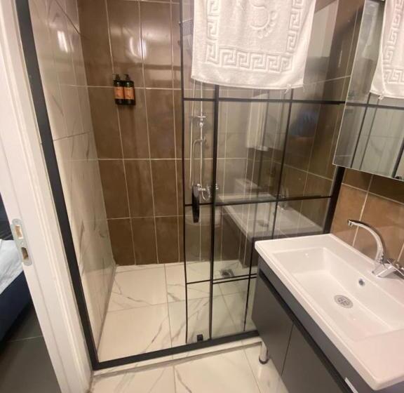 חדר בסיסי, Torch Suit