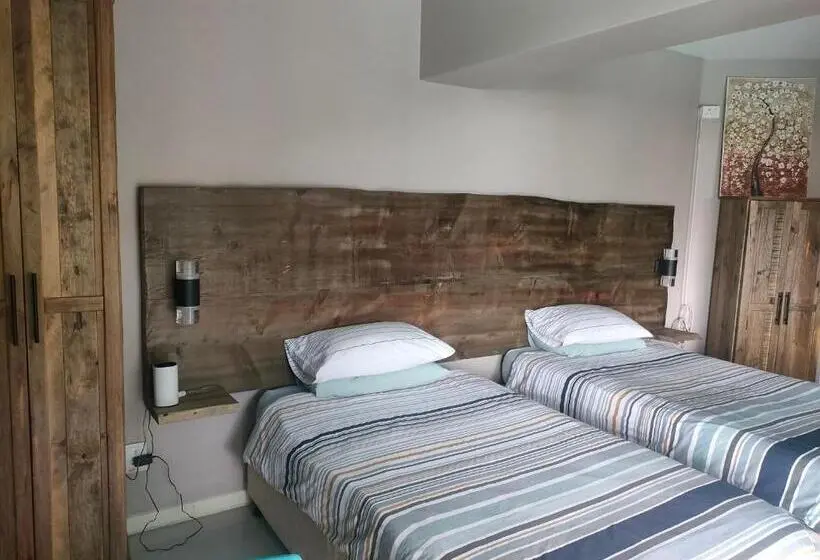 Standard-huone Allasnäkymä, Cove Rock Stay