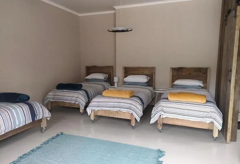 Perhehuone, Cove Rock Stay