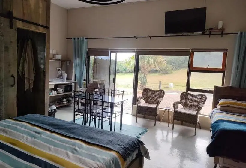 Perhehuone, Cove Rock Stay