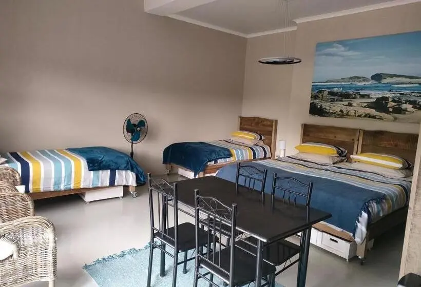 Perhehuone, Cove Rock Stay