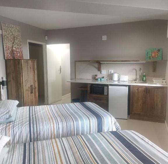 Номер Стандарт Вид на Бассейн, Cove Rock Stay