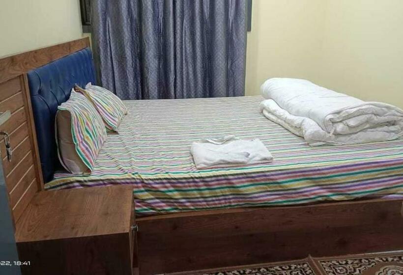 三人经典房间, Pop Star City Dhaba