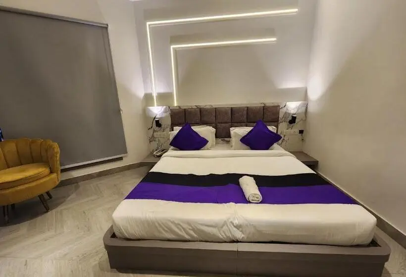 Deluxe Zimmer Kingsize Bett, Express Square9