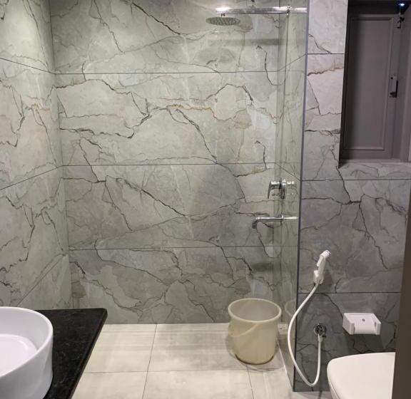 اتاق لوکس با تخت بزرگ, Express Square9