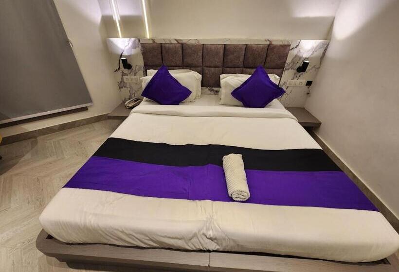 اتاق لوکس با تخت بزرگ, Express Square9