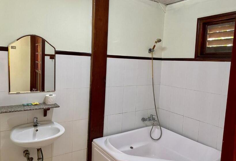 اتاق استاندارد چهارنفره با چشمانداز باغ, Khách Sạn Sao Mai