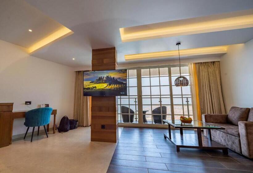 Quarto Estandar com Sacada, The Cliff By Zuper   Panchgani