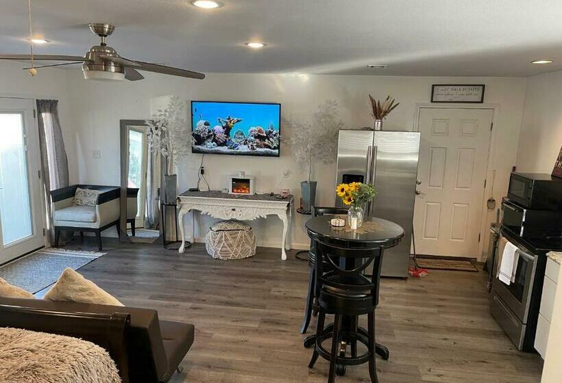 家庭工作室, Serenity Home