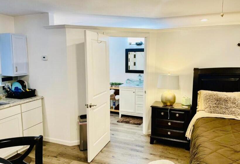 家庭工作室, Serenity Home