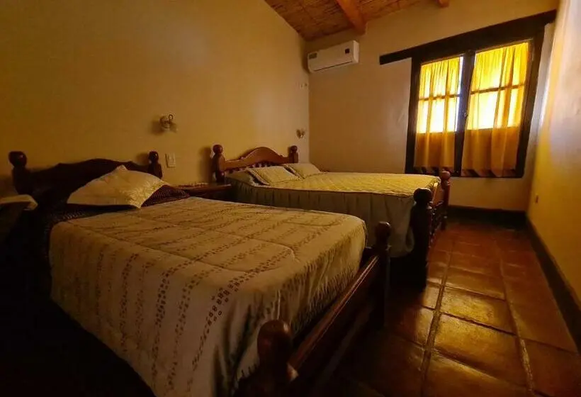 Perhehuone, Hostería La Enramada