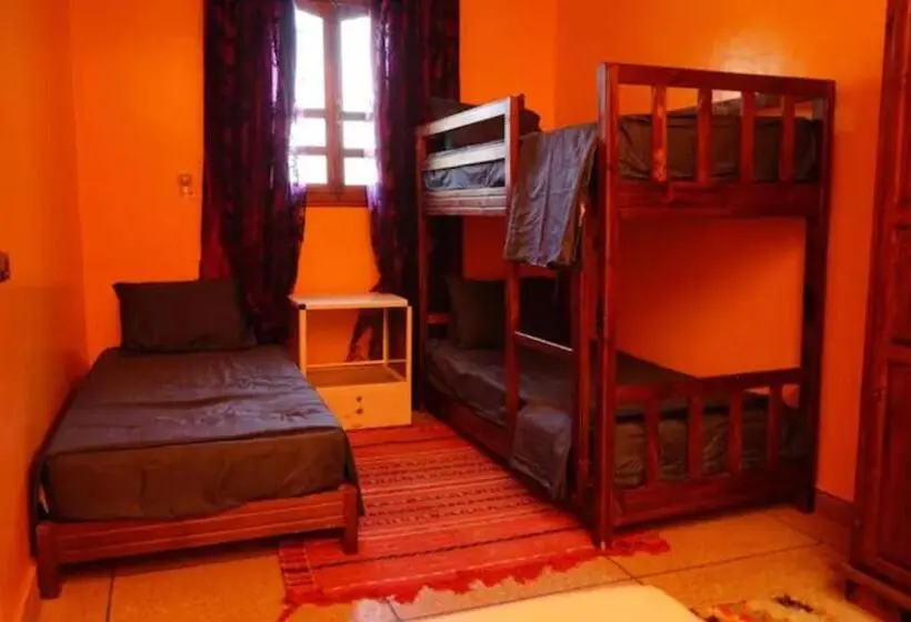 تختخواب در اتاق مشترک, Emallayan Hostel