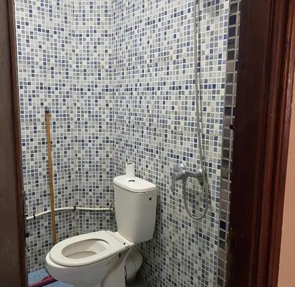 آپارتمان 3 خوابه, Emallayan Hostel