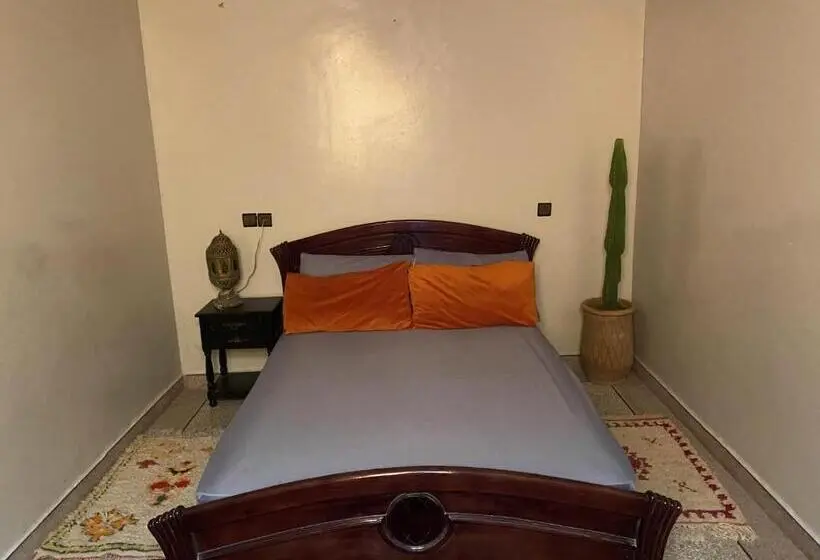 آپارتمان 3 خوابه, Emallayan Hostel