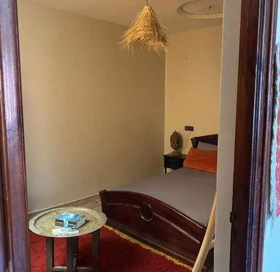 آپارتمان 3 خوابه, Emallayan Hostel