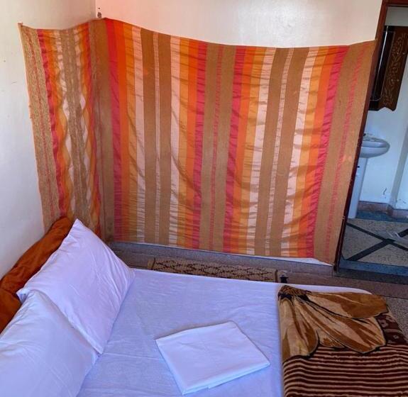 شقة 3 غرف, Emallayan Hostel