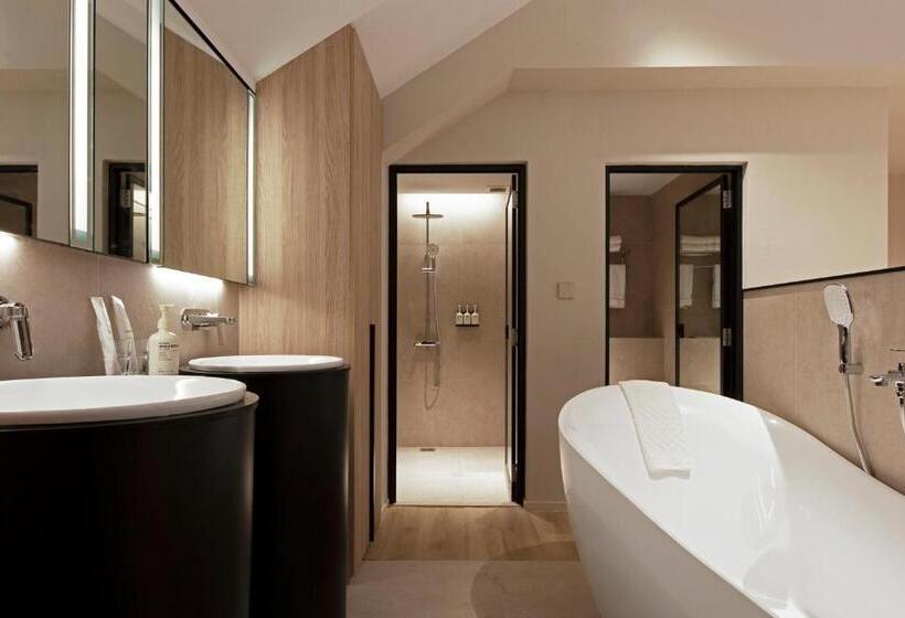 سوییت, 1900 Chinatown