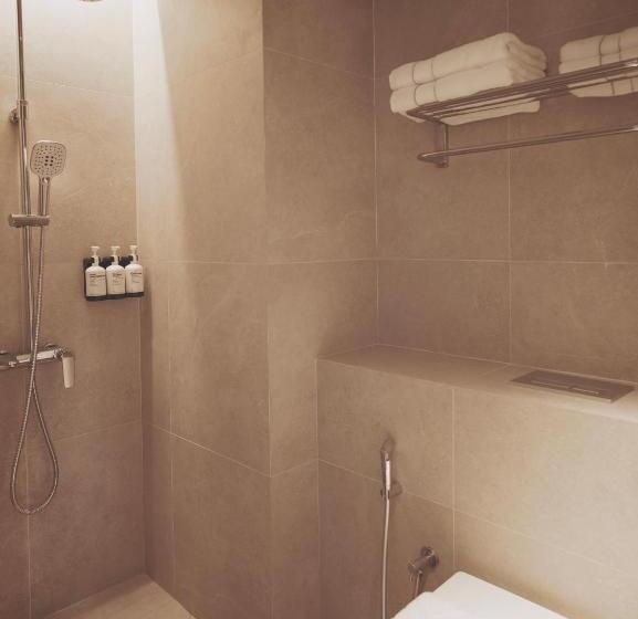 اتاق پرمیوم, 1900 Chinatown