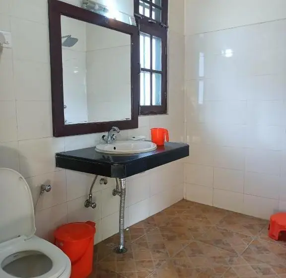 Perhehuone, Hot Stuff Hotel Rooms & Restaurant Riverside Resort Pet Friendly