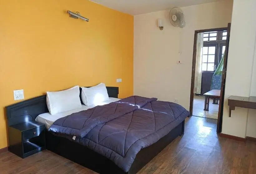Perhehuone, Hot Stuff Hotel Rooms & Restaurant Riverside Resort Pet Friendly